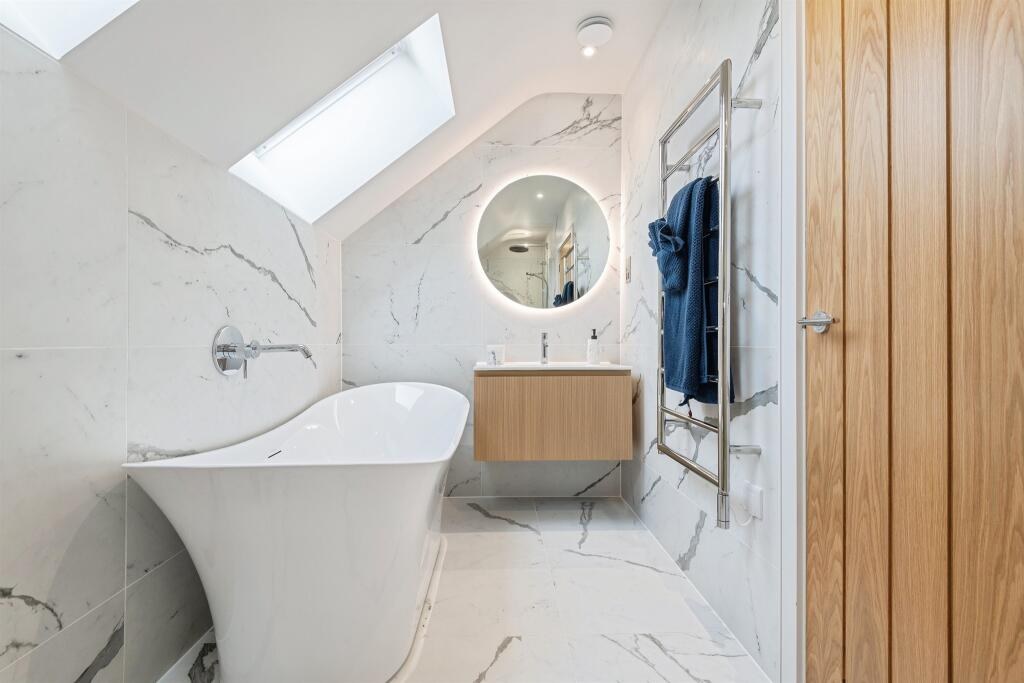 Plot 2: bathroom detail