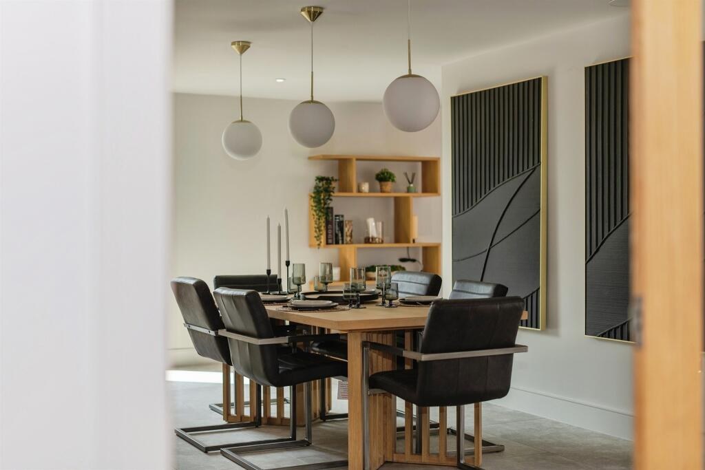 Plot 2: dining space